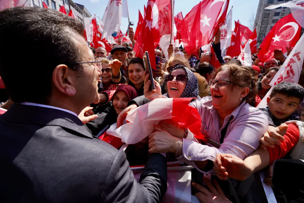 ESENYURT, YAŞAR KEMAL MEYDANI’YLA SOLUKLANACAK