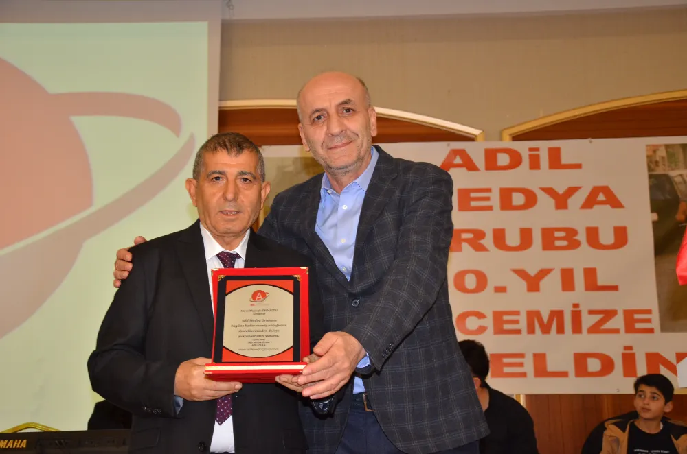 ADİL MEDYA 30.YIL GECESİNDE DEĞERLİ DOSTU SAYIN MUSTAFA ERDOĞDU ADİL ASLAN